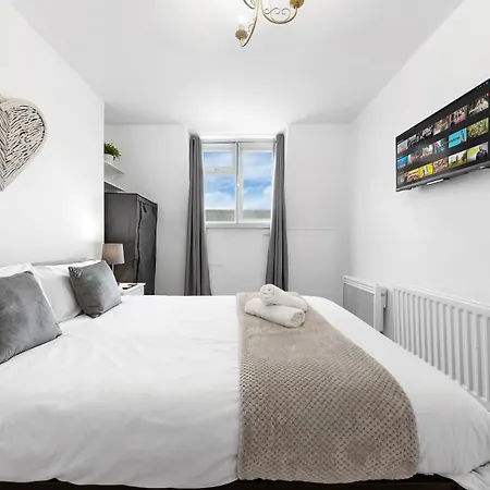 Newly Renovated Kensington 2 Bedroom Apartment With Balcony Near Harrods Sleeps 6, 2 Min Walk From Station London Exterior photo
