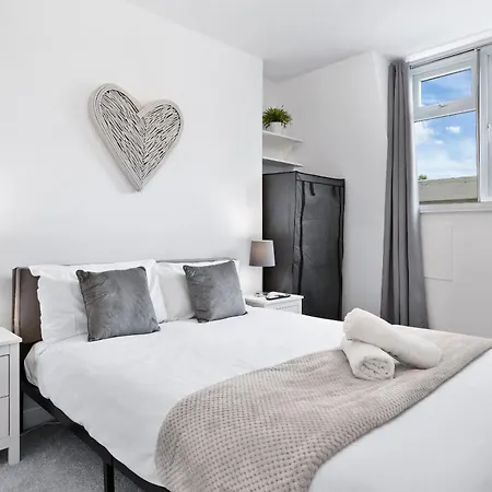 Newly Renovated Kensington 2 Bedroom Apartment With Balcony Near Harrods Sleeps 6, 2 Min Walk From Station London Exterior photo
