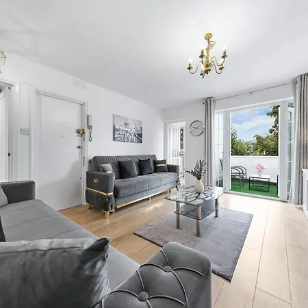 Newly Renovated Kensington 2 Bedroom Apartment With Balcony Near Harrods Sleeps 6, 2 Min Walk From Station London Exterior photo