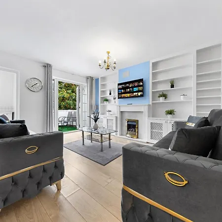 Newly Renovated Kensington 2 Bedroom Apartment With Balcony Near Harrods Sleeps 6, 2 Min Walk From Station London Exterior photo