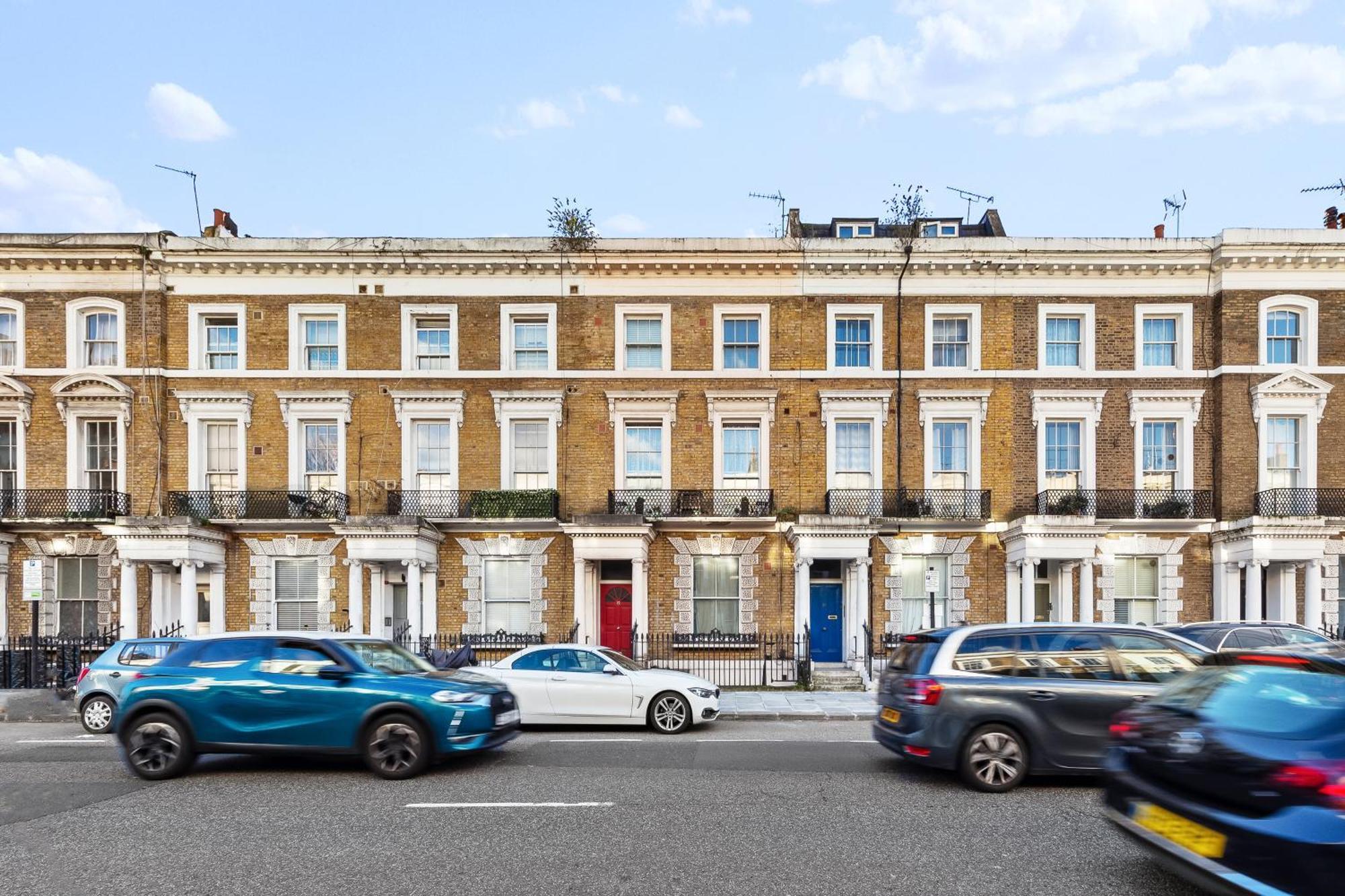 Apartment Newly Renovated Kensington 2 Bedroom With Balcony Near Harrods Sleeps 6, 2 Min Walk From Station *