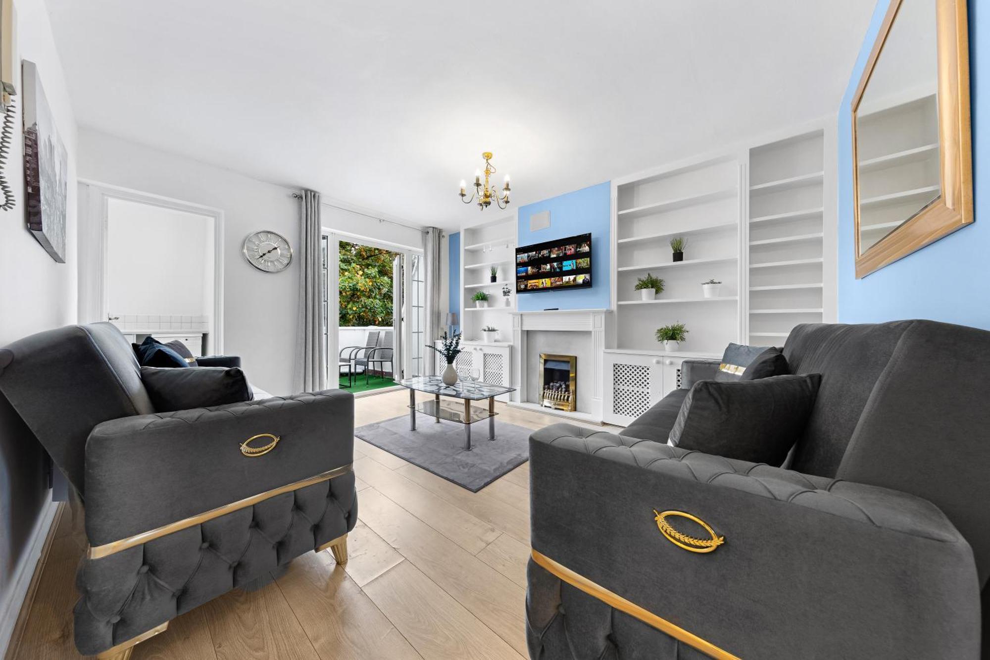 Apartment Newly Renovated Kensington 2 Bedroom With Balcony Near Harrods Sleeps 6, 2 Min Walk From Station London