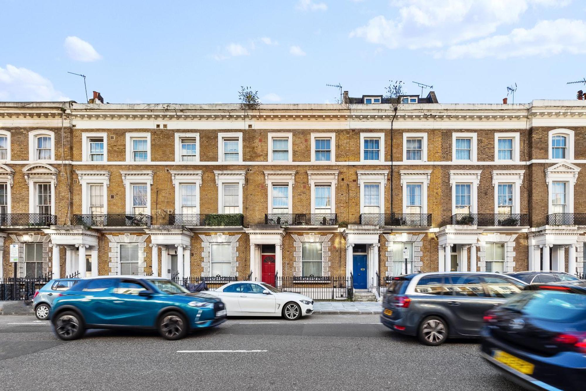 Newly Renovated Kensington 2 Bedroom With Balcony Near Harrods Sleeps 6, 2 Min Walk From Station * London